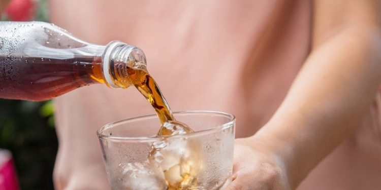 Acreano que ingeriu refrigerante com rã em decomposição vai ser indenizado em R$3 mil