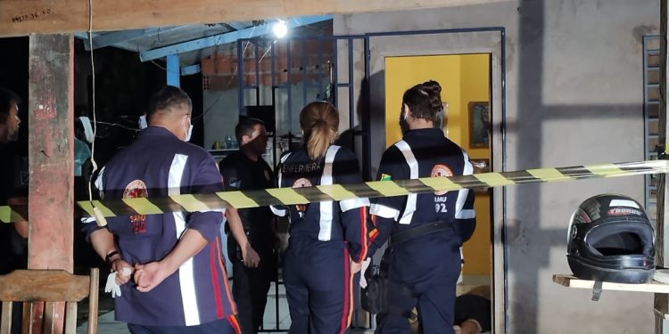 Homem é morto a tiros na porta de casa no Ramal do Benfica, em Rio Branco