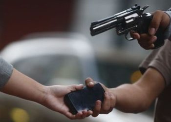 Assaltantes armados fazem arrastão no bairro Bela Vista; estudantes são rendidos