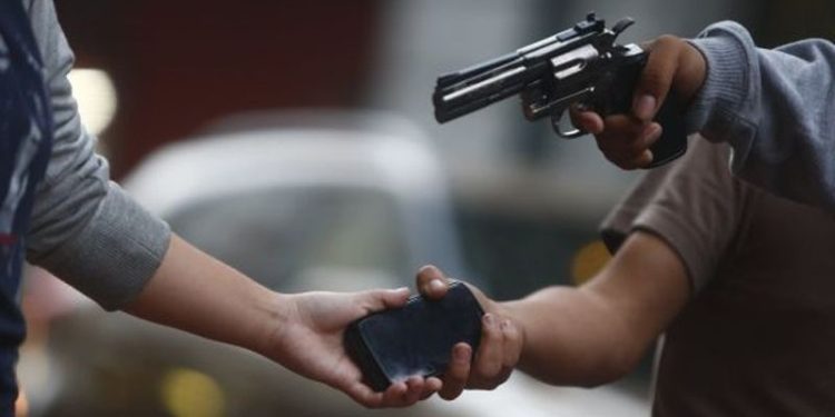 Assaltantes armados fazem arrastão no bairro Bela Vista; estudantes são rendidos