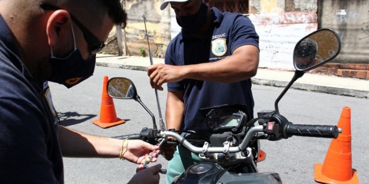Polícia Militar vai distribuir 100 antenas ‘corta pipa’ para motociclistas nesta sexta-feira em Rio Branco