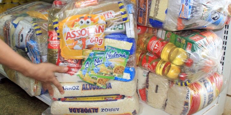 Valor da cesta básica diminuiu mais de R$ 40 entre junho e novembro, em Rio Branco