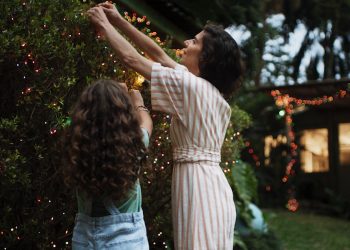 O Boticário aborda o fenômeno da intimidade artificial e incentiva a conexão genuína nas relações humanas em  sua campanha de Natal