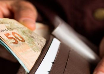 Devido restrições orçamentárias, profissionais da educação do Acre não receberão 14º salário