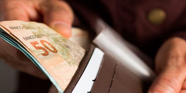 Devido restrições orçamentárias, profissionais da educação do Acre não receberão 14º salário