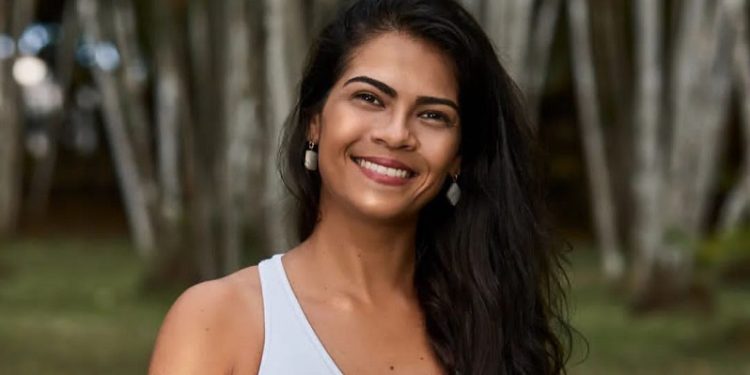 Professora acreana lança livro sobre Yoga que abrange técnicas respiratórias e meditativas