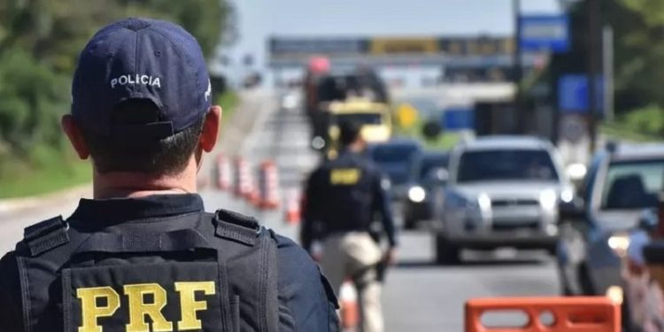 Em 2023, PRF apreendeu mais de 80 mil maços de cigarros ilegais no Acre; veja outros dados