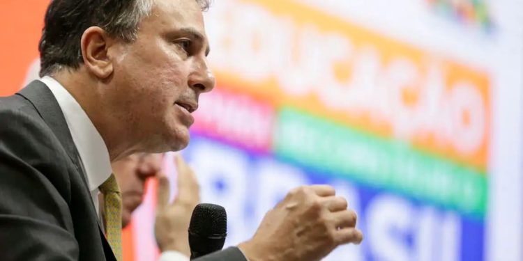 Ministério da Educação estuda fim dos cursos de licenciatura 100% EaD