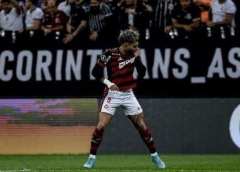 Gabigol aceita o assédio. ‘Combinaria jogar no Corinthians. Pela massa, pelo time, favela. Estou pu… com a reserva no Flamengo.’