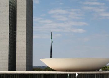 Câmara aprova auxílio para alunos de baixa renda do ensino médio