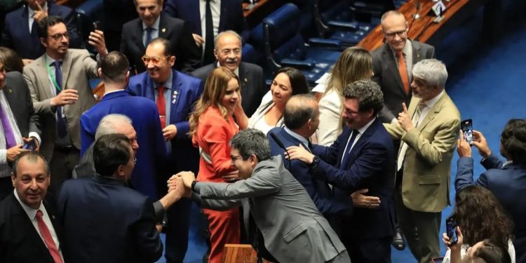 Cesta básica, combustível, serviços: o que muda com reforma tributária