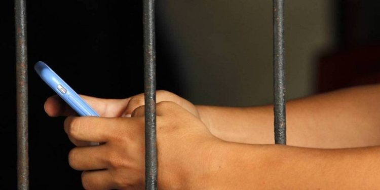 Policial é preso após facilitar entrada de drogas e celulares em presídio de Cruzeiro do Sul