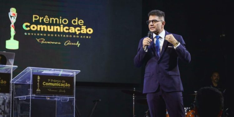 Gladson Cameli anuncia concurso público com cerca de 3 mil vagas efetivas para Educação