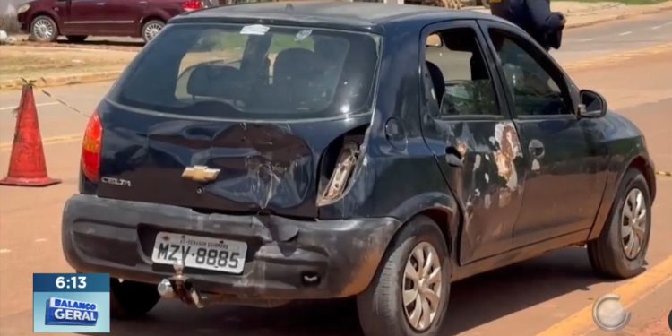 Acidente de trânsito resulta em uma morte após colisão entre moto e carro na Baixada da Sobral