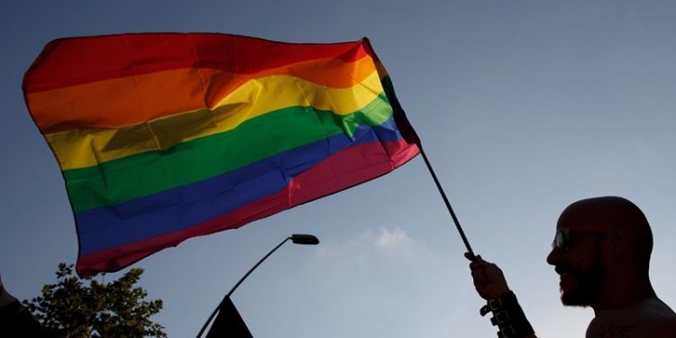 Casamentos entre casais homoafetivos no Brasil aumentam 149% em nove anos