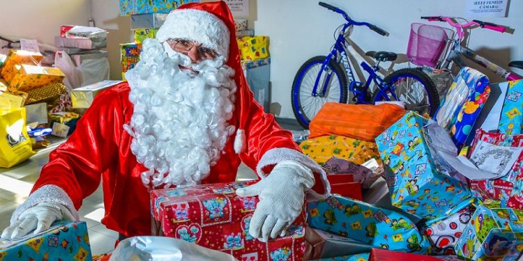 Papai Noel dos Correios: campanha de adoção de cartinhas de Natal encerra nesta sexta-feira no Acre