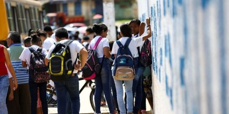 Pisa: 7 em cada 10 alunos brasileiros do ensino médio não conseguem resolver contas simples