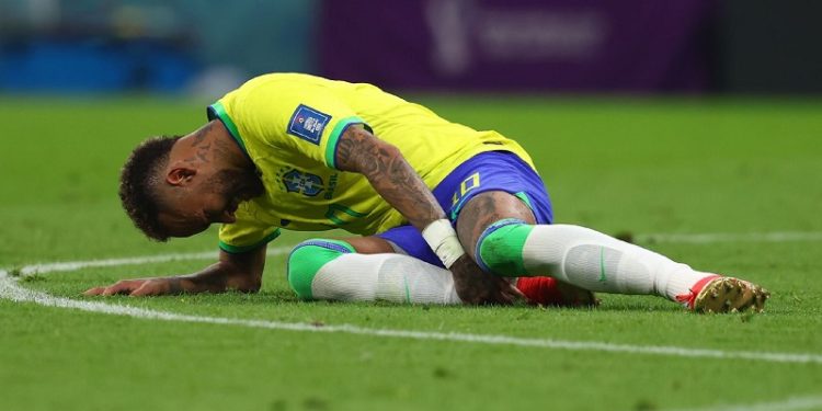 Após lesão, Neymar está fora da Copa América nos Estados Unidos; nove meses sem futebol