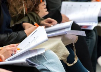 Concursos públicos têm salários de até R$ 33,9 mil e mais de 8.000 vagas abertas