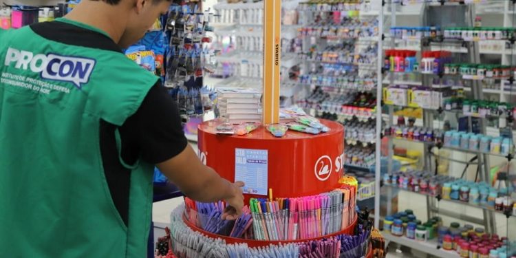 Procon do Acre realiza Operação Volta às Aulas com objetivo de coibir práticas abusivas contra o consumidor