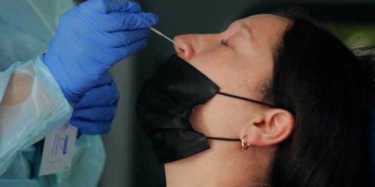 Mulheres representam maioria nos testes positivos para Covid-19 no Acre; cerca de 61%