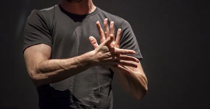 Grupo de surdos denuncia falta de intérpretes de Libras em órgãos públicos do Acre