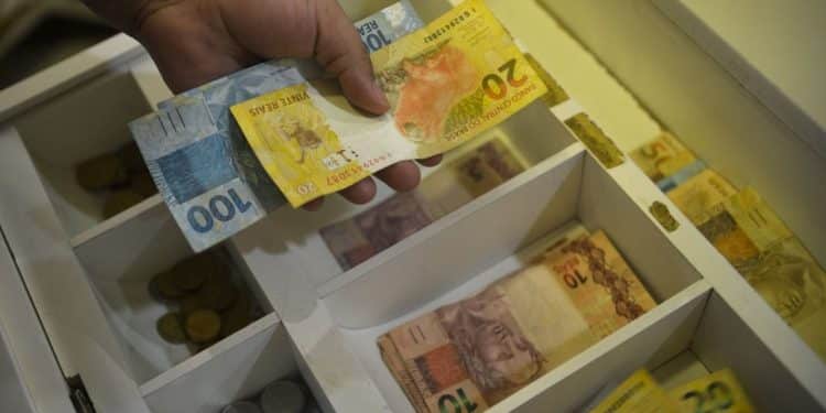 Novo salário mínimo de R$ 1.412 entra em vigor; confira os detalhes