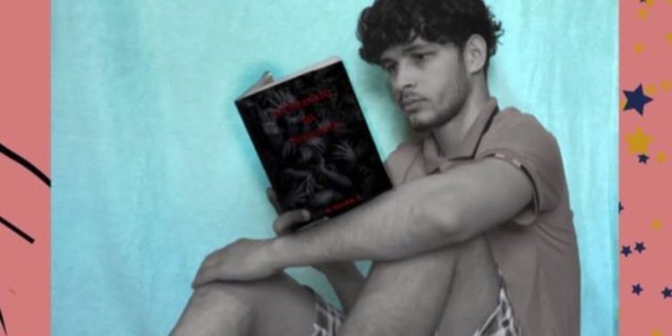 Jovem estudante da Ufac lança livro após anos de dedicação à escrita; conheça