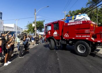 Corpo de Zagallo é sepultado no Rio de Janeiro sob aplausos