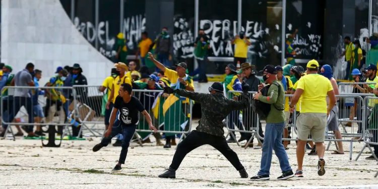 Relembre o passo a passo da tentativa de golpe no 8/1