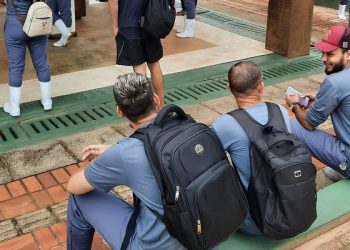 Após manifestação por atraso de salários, terceirizada dá férias coletivas para funcionários em Rio Branco