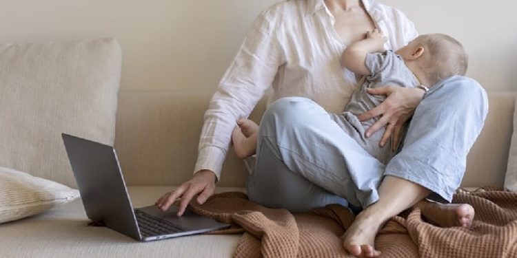 Projeto de lei prevê garantia de ensino remoto a estudantes gestantes, lactentes e adotantes