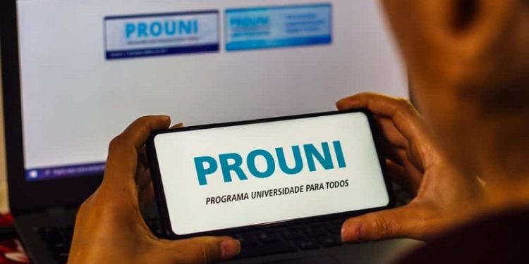 MEC disponibiliza mais de 402 mil bolsas na primeira edição do Prouni 2024; confira
