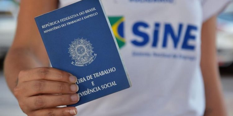 Pedreiro, motorista e cozinheira: confira 90 vagas de emprego ofertadas pelo Sine Acre nesta segunda-feira