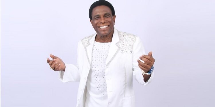 Hora da despedida: Neguinho da Beija-Flor se apresenta no encerramento do Carnaval da Família