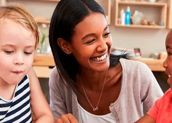 PL que exige certidão negativa de antecedentes criminais para profissionais que trabalham com crianças é aprovado