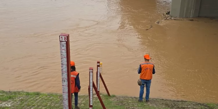 Nível do Rio Acre ultrapassa cota de alerta após registrar 13,67 metros na terceira medição desta sexta-feira