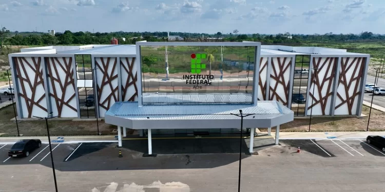 Ifac anuncia auxílio emergencial para estudantes atingidos pelas enchentes; confira