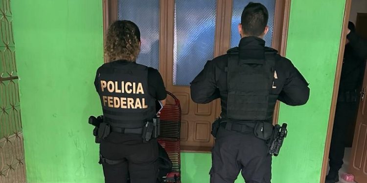 Três pessoas são presas pela PF acusadas de tráfico de drogas interestadual, no Acre