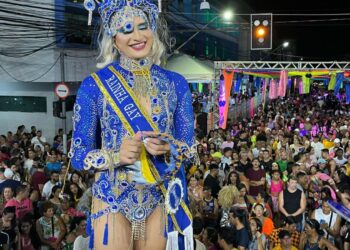 “Representa o meu Orixá”, diz rainha gay do carnaval 2024 sobre figurino feito por ela mesmo