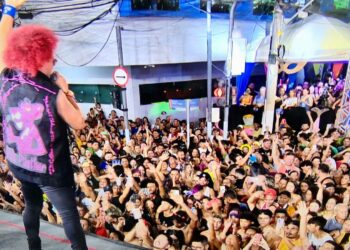 “Estou em minha casa, com minha família acreana aqui”, diz Wanderley Andrade no carnaval de RB