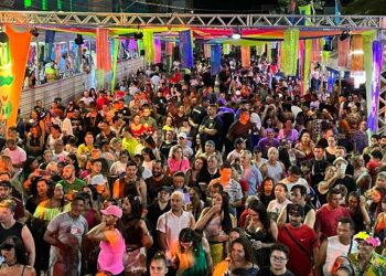 “Quem ganha é o folião”, afirma Gladson Cameli sobre divisão dos carnavais em Rio Branco