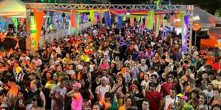 “Quem ganha é o folião”, afirma Gladson Cameli sobre divisão dos carnavais em Rio Branco