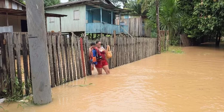 Mais de 400 pessoas estão desalojadas em Rio Branco devido a enchente
