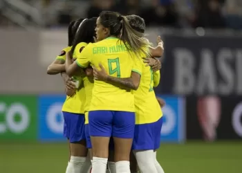 Invicta na Copa Ouro, seleção feminina de futebol fecha 1ª fase com goleada