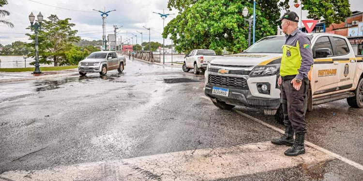 Ponte Metálica de Rio Branco tem tráfego liberado; revitalização não está 100% concluída