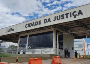 Com telefones fixos indisponíveis por furto dos cabos, Cidade da Justiça atende via celular