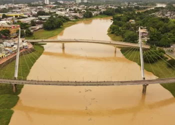 Cigma alerta sobre forte ventania e chuva intensa nesta sexta-feira no Acre