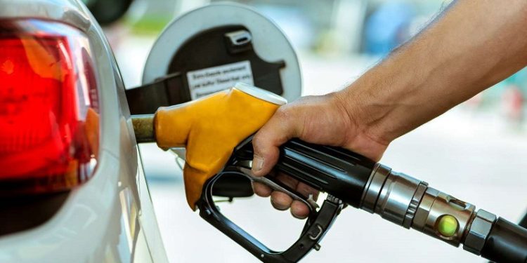 Preços da gasolina, do diesel e do gás de cozinha sobem nesta quinta-feira por causa de alta do ICMS