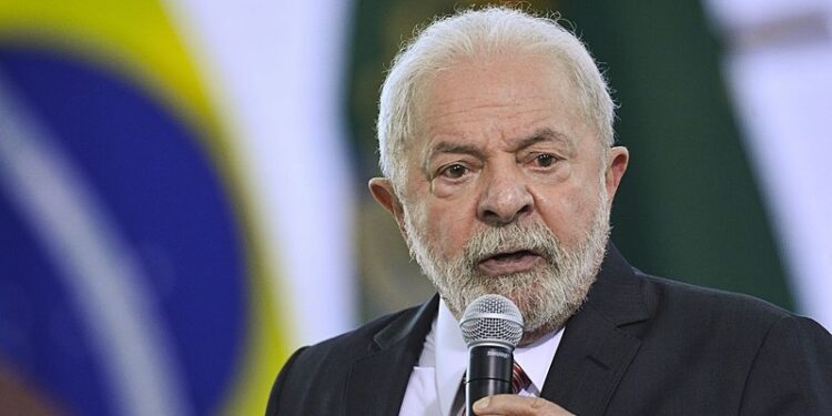Lula diz que salário de professor ‘não é alto’ e situação é ‘ruim’, mas não promete aumento